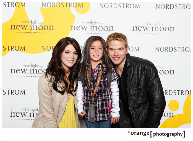 Ashley & Kellan with fan Ashley Greene & Kellan with fan